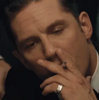 🚬 uomo, sigaretta, fumare, ritratto, tom hardy whatsapp sticker