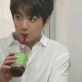 🖤 Jungkook kpop, idol, bebendo, música, cantor, fofo, asiático telegram sticker