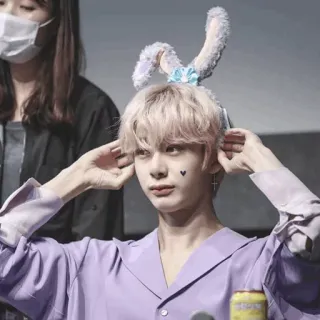 🥂 kpop, idol, oreilles de lapin, mignon, homme, portrait whatsapp sticker