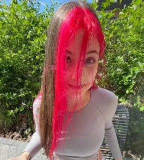 🙂 vrouw, meisje, portret, roze haar, lang haar, tiener telegram sticker