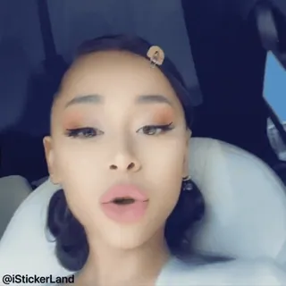 😐 iStickerLand ariana grande, piosenkarka, celebrytka, twarz, osoba, kobieta, makijaż telegram sticker