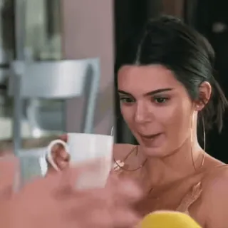 🥤 Kendall Jenner kendall jenner, modelo, bebendo, limão, café, chá telegram sticker