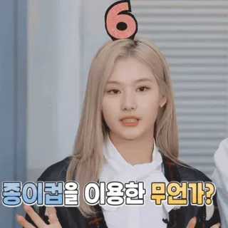 🥡 종이컵을 이용한 무엇인가? woman, korean, blonde hair, asian, girl, person telegram sticker