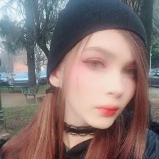 🤑 portrait, femme, fille, bonnet, maquillage telegram sticker