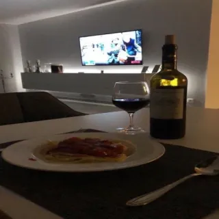 💡 cena, cibo, vino, spaghetti, cucina italiana, pasto telegram sticker