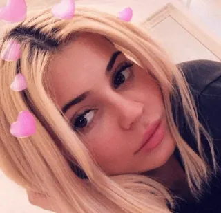 🥥 femme, portrait, selfie, beauté, blonde, coeurs telegram sticker