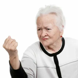 😤 donna, anziana, aggressione, pugno, rabbia, vecchio, nonna telegram sticker