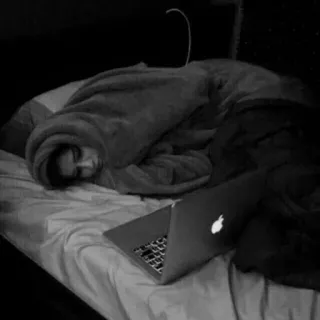🤍 Letto, Dormire, Laptop, Camera da letto, Riposo, Coperta telegram sticker
