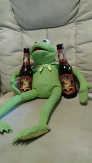 🌟 Kermit the Frog kermit, frosch, bier, alkohol, puppe whatsapp sticker
