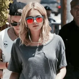🍓 woman, sunglasses, blonde hair, casual, portrait, outdoors telegram sticker