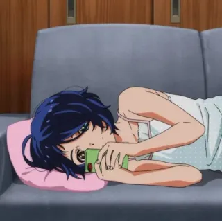 🎮 аниме девушка, лежа, телефон, диван, отдых whatsapp sticker