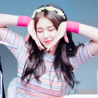 👼 femme, couronne de fleurs, rose, t-shirt rayé, bracelets, kpop, idole telegram sticker