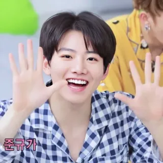 🪐 준규가 koreanisch, person, mann, lächelnd, winken telegram sticker
