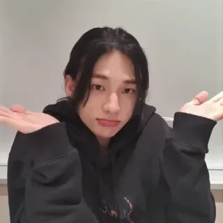 🤷‍♀️ osoba, portret, wzruszenie ramionami, gest, kpop telegram sticker