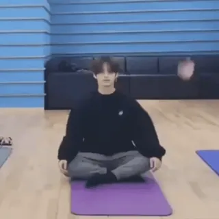 😑 meditación, yoga, persona, sentado, ejercicio, interior telegram sticker