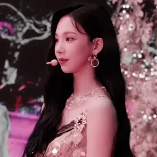 🥺 wanita, penyanyi, penampil, K-pop, potret, orang telegram sticker