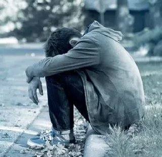 😢 triste, deprimido, chateado, adolescente, solitário, menino, rua telegram sticker