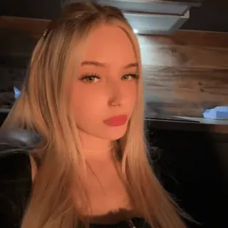 🧺 @wallgif blonde, woman, portrait, selfie, aesthetic, beauty, girl, hair telegram sticker