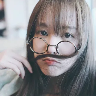 😌 femme, lunettes, portrait, cheveux, visage, personne telegram sticker
