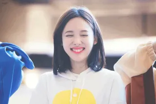 🐙 Nayeon 韩流, TWICE, 歌手, 偶像, 娜琏, 女性, 微笑 telegram sticker