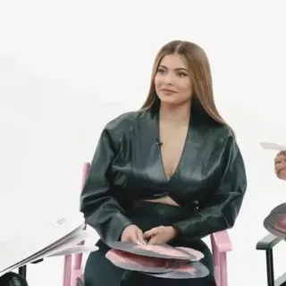 🦋 Kylie Jenner Кайли Дженнер, знаменитость, женщина, человек telegram sticker