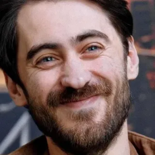 ☺️ Mann, Porträt, lächelnd, Gesichtsbehaarung, blaue Augen telegram sticker