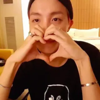 🐾 coração, coração com os dedos, pessoa, retrato, kpop telegram sticker