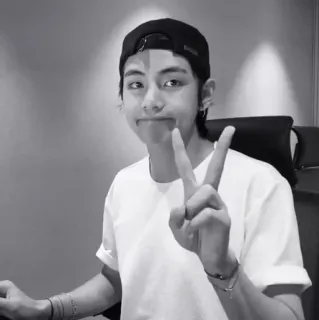 😜 V V, BTS, K-Pop, Friedenszeichen, Sänger, Schwarzweiß telegram sticker