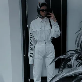 📞 aeberoy mujer, moda, gafas de sol, estilo, atuendo, bufanda telegram sticker