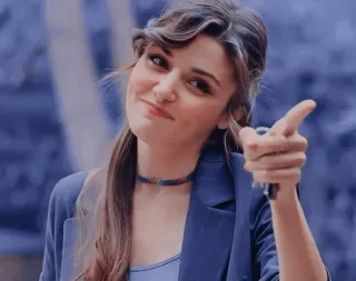 🥓 Frau, Porträt, Finger zeigen, Hande Erçel whatsapp sticker