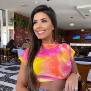 🌱 femme, brune, tie-dye, crop top, souriante, portrait whatsapp sticker