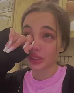 😭 mulher, triste, chorando, lágrimas, emocional, retrato, rosto telegram sticker