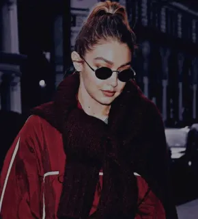 🍸 Gigi Hadid Mannequin, Célébrité, Femme, Lunettes de soleil, Mode, Portrait telegram sticker
