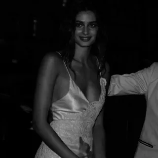 🎞 mujer, vestido, retrato, vestido de noche, sonrisa, modelo telegram sticker