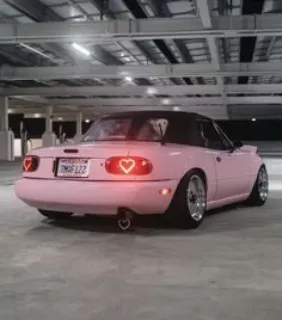 🫶 auto rosa, Miata, fanali a cuore, auto, veicolo, automobile telegram sticker