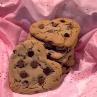 🤎 cookies, chocolate chip, dessert, food, sweets, baked, heart, Valentine's Day telegram sticker