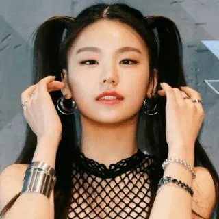 🌸 femme, portrait, personne, visage, kpop, actrice telegram sticker