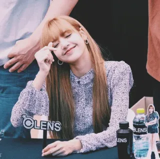 🌫 Lisa OLENS kpop, cantante, idol, celebrità, donna, asiatica, cuore telegram sticker