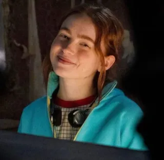 😐 Max Mayfield Stranger Things Max Mayfield, Stranger Things, Sadie Sink, Ruiva, Sorrindo, Personagem, Série de TV telegram sticker