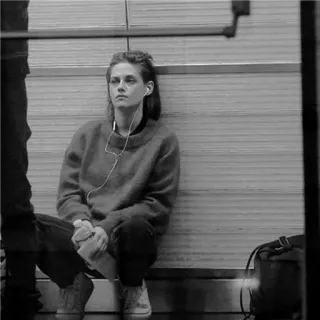 😔 Kristen Stewart wanita, duduk, earphone, selebriti, aktris whatsapp sticker