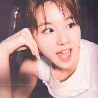 Son Chaeyoung by @anaphaliss 🐬🌊 whatsapp stickers