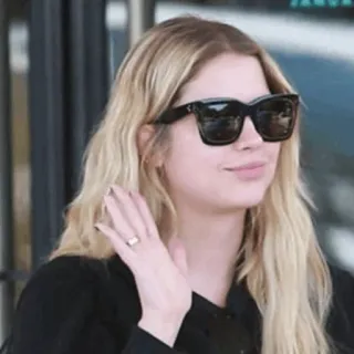🦌 woman, sunglasses, blonde, person, ring telegram sticker