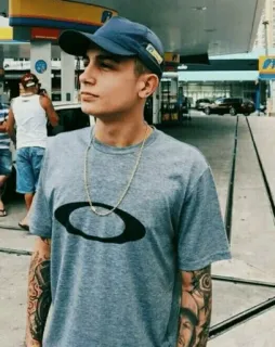 🙂 uomo, Oakley, maglietta, cappellino, catena, tatuaggi telegram sticker