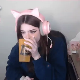🍒 wanita, headphone, telinga kucing, minum, orang telegram sticker