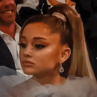 🍸 Ariana Grande beroemdheid, popster, zangeres, vrouw, gezicht, uitdrukking whatsapp sticker