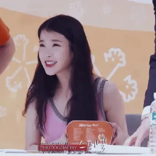 🍰 IU 韩国流行音乐, 歌手, 女演员, 名人, K-pop, 李知恩 telegram sticker
