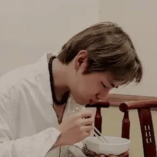 😭 comiendo, hombre, fideos, asiático, palillos, comida, alimento telegram sticker
