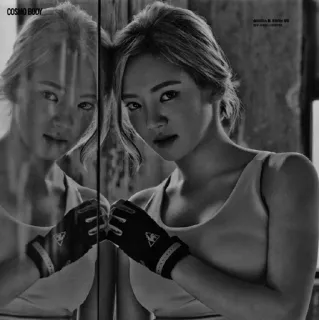 ◽️ COSMO BODY fitness, ćwiczenia, kobieta, portret, czarno-białe, modelka telegram sticker