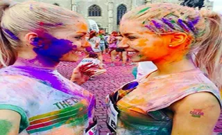 👩 THE COLOR corrida de cores, tinta, festival, mulheres, diversão, festa whatsapp sticker