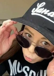 😎 Sana occhiali da sole, cappello, donna, ritratto telegram sticker